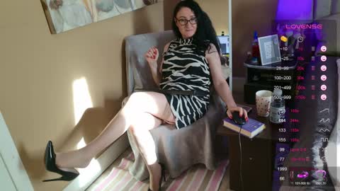 Snapshot of secretmistress01 chatting on 01.05.25 Mariot Mery for short ..never call me PET NAMES in FREECHAT mom momy baby or sweety online show from 01.05.25