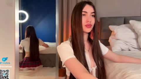 Snapshot of secretnest chatting on 12.04.25 Secret online show from 12.04.25