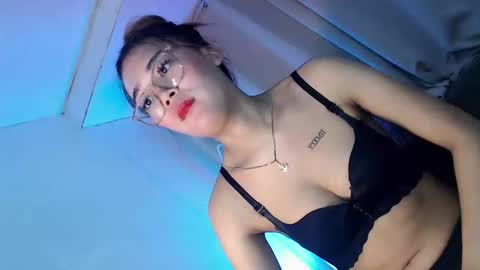 Snapshot of seducing_angela chatting on 09.28.25 seducing_angela online show from 09.28.25