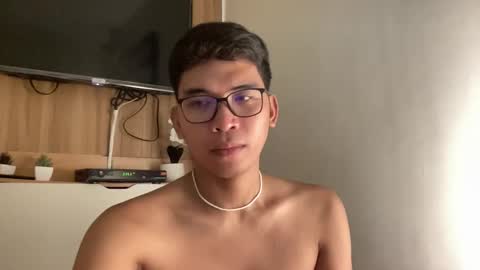 Snapshot of seductive_william chatting on 10.22.25 William online show from 10.22.25