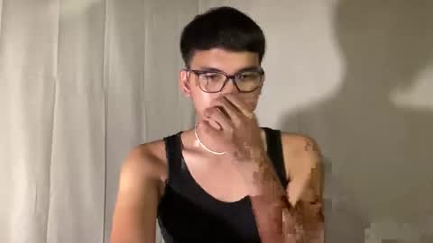 Snapshot of seductive_william chatting on 10.29.25 William online show from 10.29.25