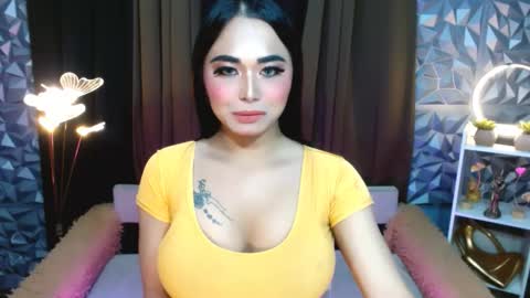 Snapshot of seductivelatina69 chatting on 09.24.25 Lala online show from 09.24.25
