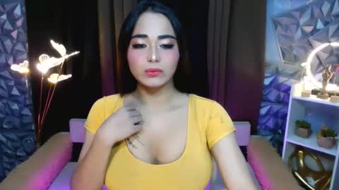Snapshot of seductivelatina69 chatting on 10.10.25 Lala online show from 10.10.25