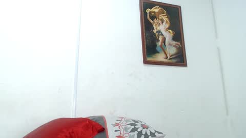 Snapshot of seductivespellvagina80 chatting on 01.07.25 Estefany online show from 01.07.25