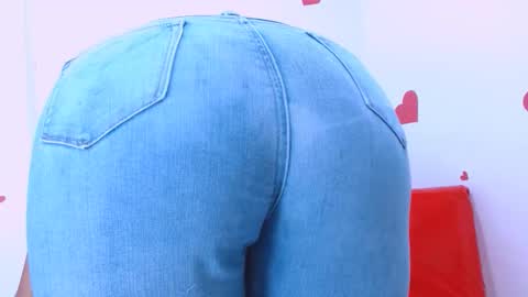 Snapshot of seductivespellvagina80 chatting on 09.16.25 Estefany online show from 09.16.25