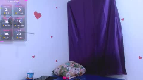 Snapshot of seductivespellvagina80 chatting on 11.07.25 Estefany online show from 11.07.25