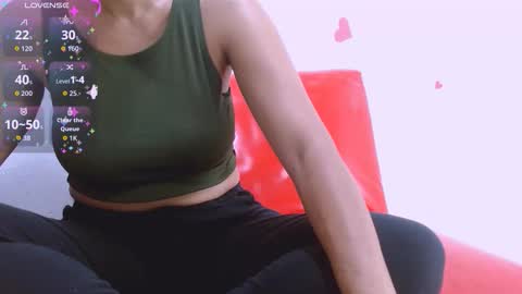 Snapshot of seductivespellvagina80 chatting on 11.08.25 Estefany online show from 11.08.25