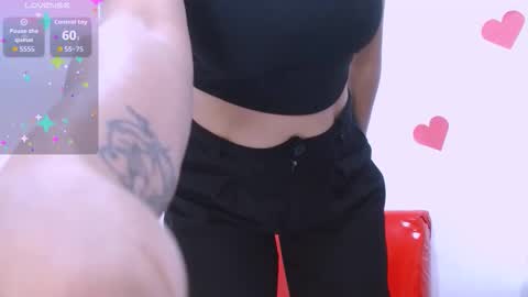 Snapshot of seductivespellvagina80 chatting on 11.10.25 Estefany online show from 11.10.25