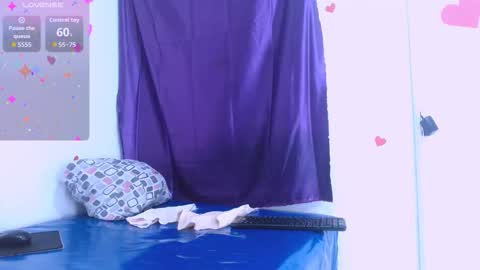 Snapshot of seductivespellvagina80 chatting on 11.19.25 Estefany online show from 11.19.25