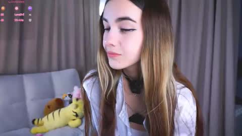 Snapshot of seeeyoubaby chatting on 09.29.25 Slavia online show from 09.29.25