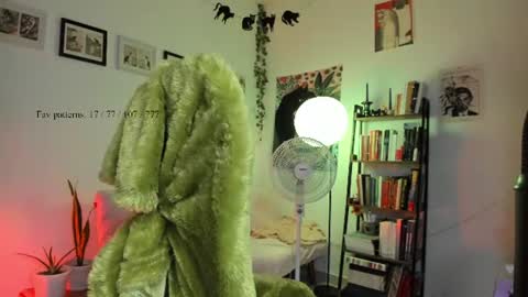 Snapshot of segismunda chatting on 06.22.26 Luciana online show from 06.22.26