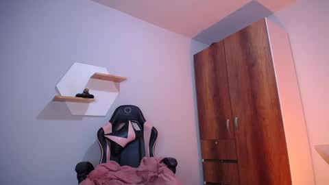 Snapshot of sejmet_5 chatting on 01.21.25 Yeyis online show from 01.21.25