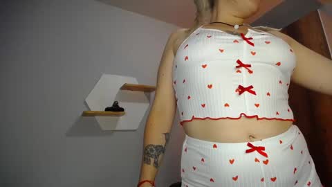 Snapshot of sejmet_5 chatting on 01.22.25 Yeyis online show from 01.22.25