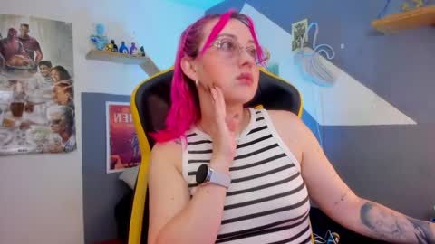 Snapshot of sejmet_5 chatting on 12.03.25 Yeyis online show from 12.03.25