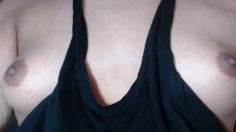 Snapshot of selda_ chatting on 02.16.25 Selda online show from 02.16.25