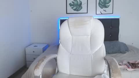 Selena online show from 12.13.25