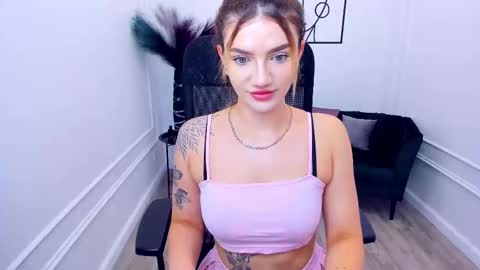 Snapshot of selenaemoore chatting on 09.17.25 selenaemoore online show from 09.17.25