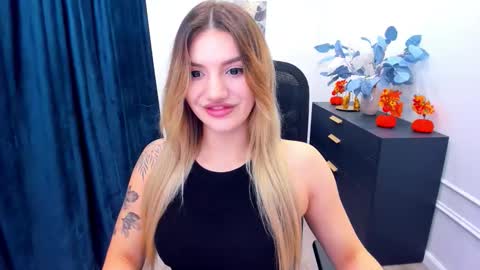 Snapshot of selenaemoore chatting on 10.13.25 selenaemoore online show from 10.13.25