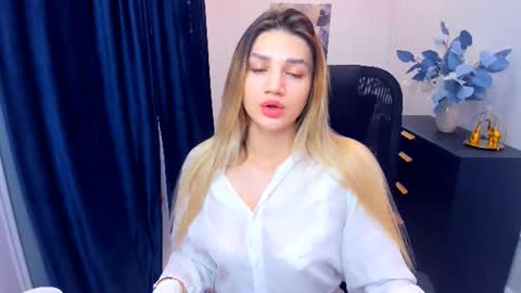 selenaemoore online show from 11.11.25