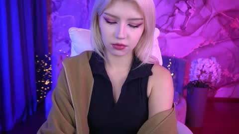 selenairis online show from 10.11.25