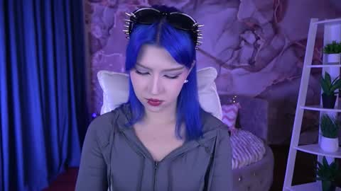 selenairis online show from 11.13.25