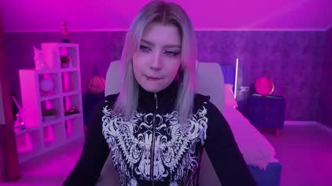 selenairis online show from 04.28.26
