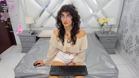 Selena reyess online show from 09.10.25