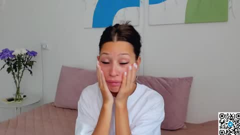 Snapshot of selenarousey chatting on 05.29.26 Selena online show from 05.29.26