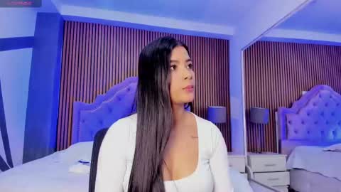 selenastonne online show from 09.14.25