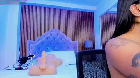 selenastonne online show from 11.16.25