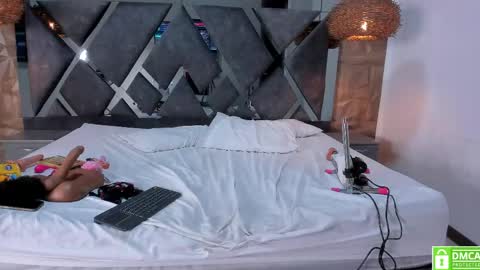 selene__lopez_ online show from 04.28.26