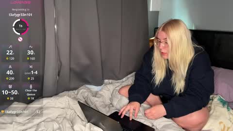 Selene online show from 04.23.26