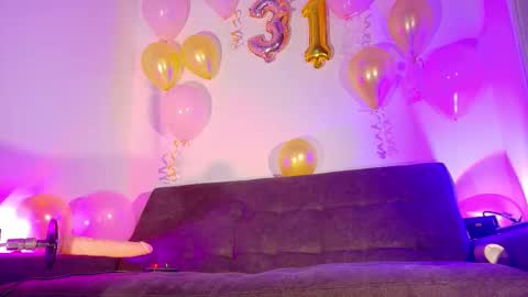 SELENE GIBSON online show from 12.19.25