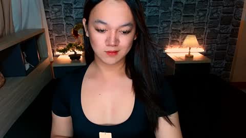 Snapshot of selenesantiago chatting on 12.19.24 joan online show from 12.19.24