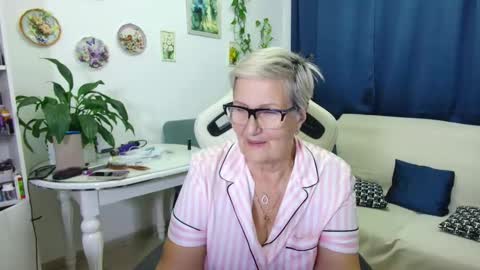 Snapshot of selenna57 chatting on 12.19.25 Selenna online show from 12.19.25