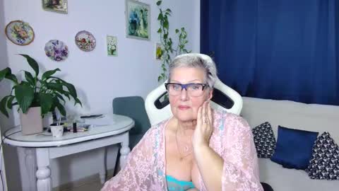 Snapshot of selenna57 chatting on 12.20.25 Selenna online show from 12.20.25