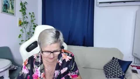 Snapshot of selenna57 chatting on 01.12.26 Selenna online show from 01.12.26