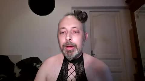 Snapshot of selfsuckin35 chatting on 10.27.25 call me how you want its ok online show from 10.27.25