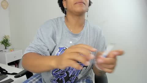 Snapshot of selket_ chatting on 01.18.25 Selket online show from 01.18.25