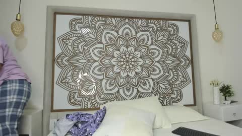 Snapshot of selket_ chatting on 01.22.25 Selket online show from 01.22.25