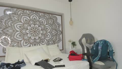 Snapshot of selket_ chatting on 01.24.25 Selket online show from 01.24.25