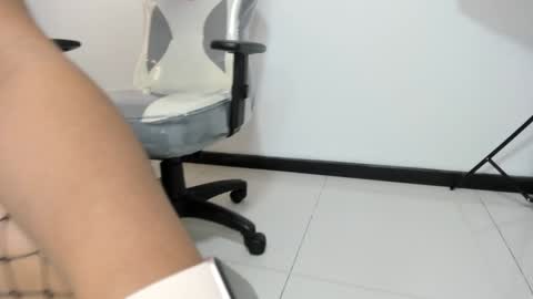 Snapshot of selket_ chatting on 02.05.25 Selket online show from 02.05.25