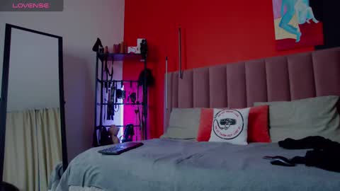 Nicole online show from 02.25.25