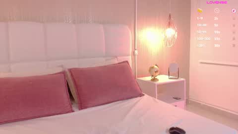 Snapshot of sellene_bloom chatting on 07.23.26 sellene online show from 07.23.26