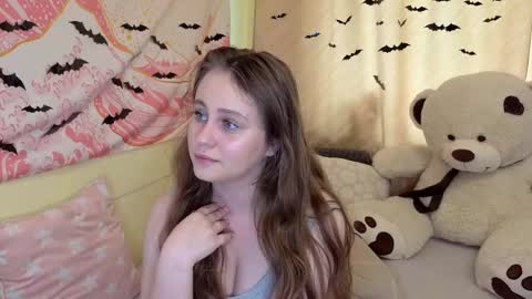 Snapshot of sellyahouston chatting on 11.12.25 Sellya online show from 11.12.25