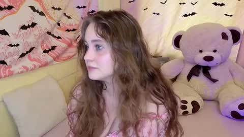 Snapshot of sellyahouston chatting on 11.27.25 Sellya online show from 11.27.25