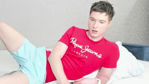 Snapshot of semyonone chatting on 12.20.25 Semyon online show from 12.20.25