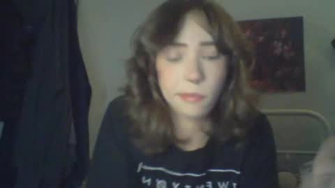 Snapshot of sendforesme chatting on 10.25.25 goddess esme online show from 10.25.25