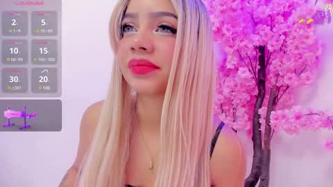 Sennia online show from 02.18.25