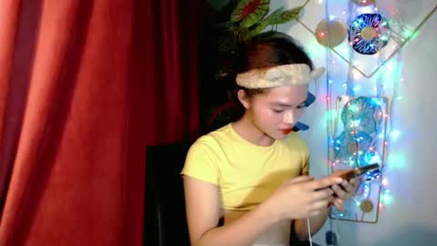 Snapshot of sensational_yeng chatting on 12.19.25 sensational_yeng online show from 12.19.25
